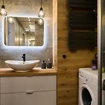 Easy Rent Apartments- Unia Art 130, Basen & Spa, Centrum Free Parking 24h Check-in * לובלין