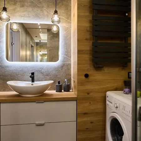 Easy Rent Apartments- Unia Art 130, Basen & Spa, Centrum Free Parking 24h Check-in * Lublin